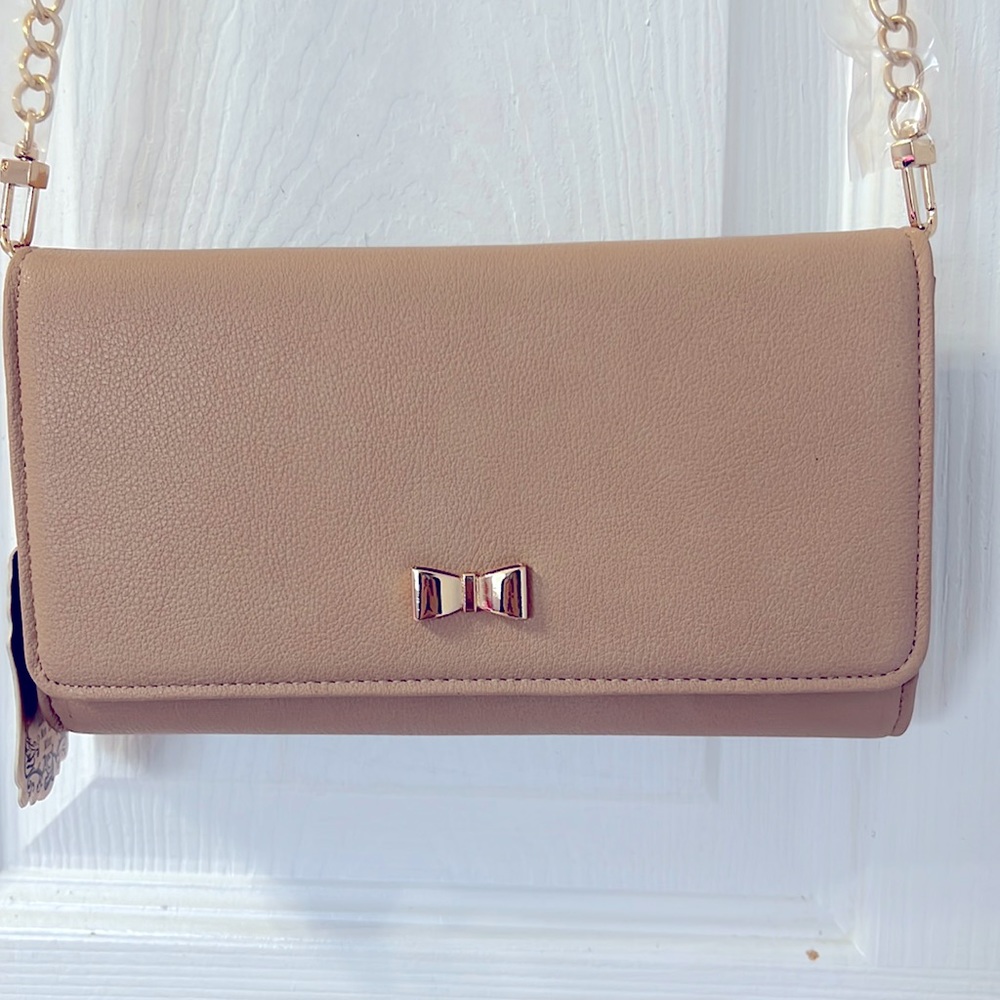 Women Luxury Clutches/Wristlet Chained Purse!